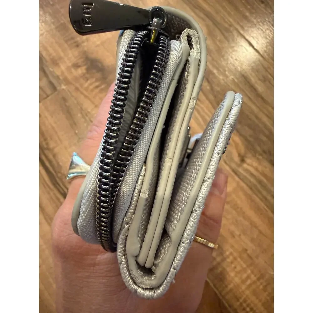 Lug wallet